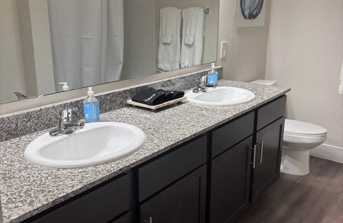 San Antonio Apartamento | Serenity and sophistication in this stylish, retreat close to attractions.