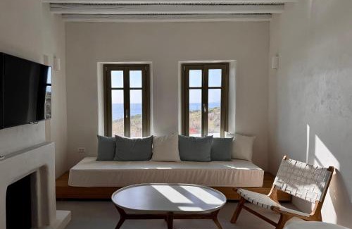 Ramos Villa | Serifos Bliss