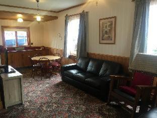 Arrowtown Hotel | Settlers Cottage Motel