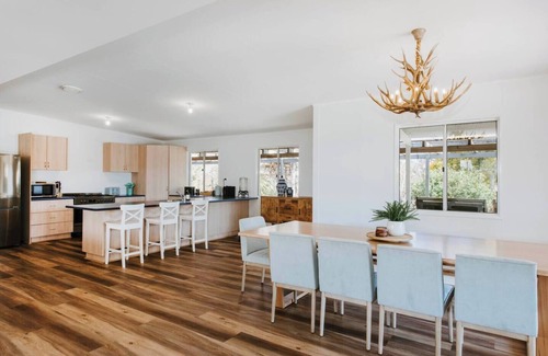 Yarrabin Casa | Seven Tree Hill An Enchanting Family Homestead