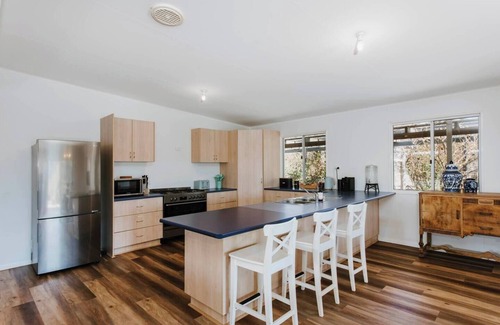 Yarrabin Casa | Seven Tree Hill An Enchanting Family Homestead