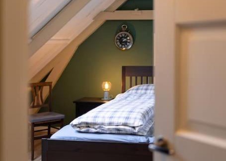 Eenrum Apartamento | Sfeervol verblijf in oude gemeentehuis Eenrum.