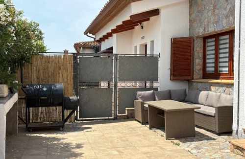 Torroella de Fluvia Villa | Sfeervolle Ruime Villa met Privé Zwembad Dichtbij St Pere Pescador en L'escala!