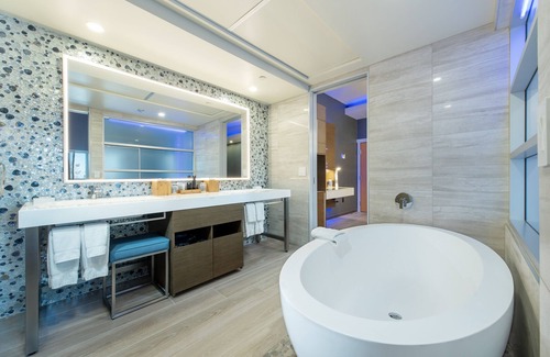 The Strand Hotel | Shade Hotel