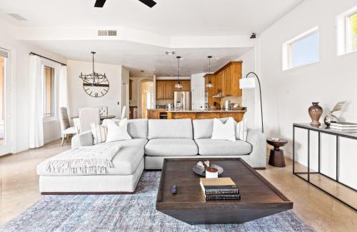 Paradise Valley Village Casa | Shadow Mountain Retreat- Perfect location Pool Games Hikers retreat