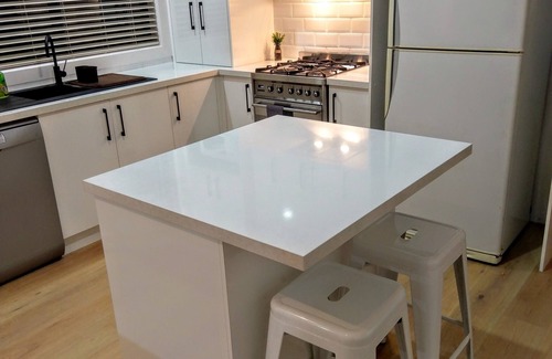 Wagga Wagga Cabaña | "Shady Corner Cottage" con Wi-Fi gratuito ilimitado y Netflix.