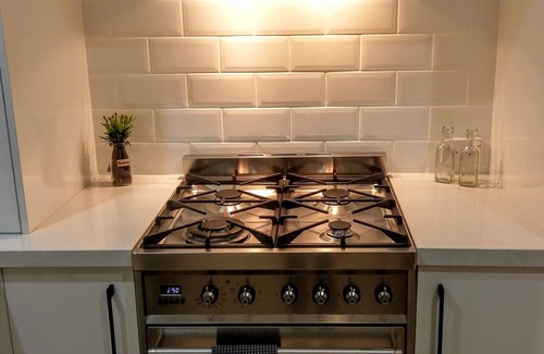 Wagga Wagga Cabaña | "Shady Corner Cottage" con Wi-Fi gratuito ilimitado y Netflix.