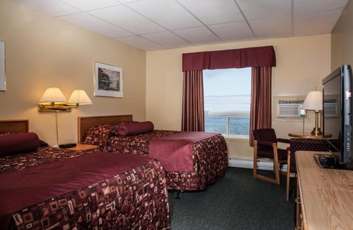 Cow Head Hotel | Shallow Bay Motel & Cabins Conference Centre