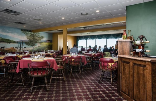 Cow Head Hotel | Shallow Bay Motel & Cabins Conference Centre