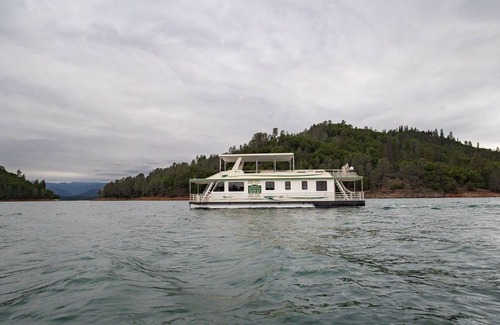 Lakehead Alquiler De Eote | Shasta Marina en Packers Bay Mirage I Houseboat.