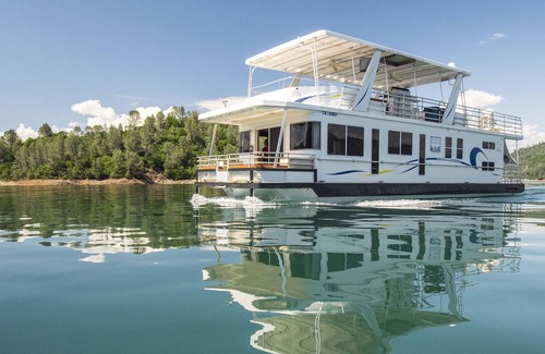 Lakehead Alquiler De Eote | Casa flotante de pura sangre de Shasta Marina