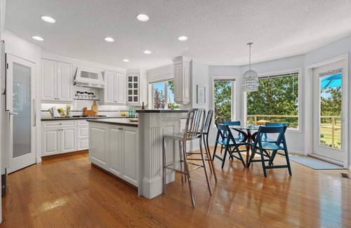 Southeast Calgary Casa | SHEER PERFECTION ~ 4BD, 2.5BA, K9 Friendly, on Eagle Quest Golf Course