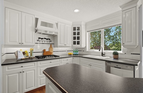 Southeast Calgary Casa | SHEER PERFECTION ~ 4BD, 2.5BA, K9 Friendly, on Eagle Quest Golf Course