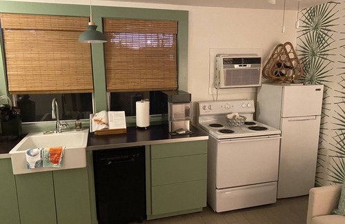 Esplanade Ridge Cabaña | Shelby's Cottage Charming 1BR stand-alone cottage in the heart of Bayou St. John