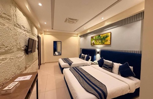 Blue Area Hotel | Shelton's Ambassador