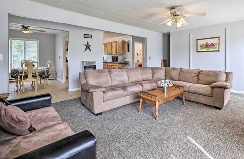 Cambra Apartamento | Shickshinny Apt w/ Yard ~ 9 Mi to State Park!