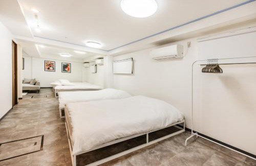 Shinjuku Apartamento | Shinjuku 13 minUp to 8 people 60 sqmFull renovationRoppongi and Tsukiji direct accessFamily group7 min to Ochiai Minami-Nagasaki Station