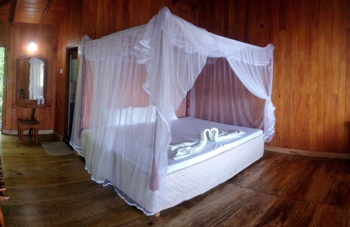 Ambalangoda Hotel | Shiny Lakeside Resort