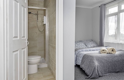 Southampton Casa | Shirley House 2 Guest House Self Catering by Southampton General Hospital