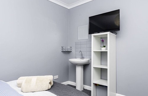 Southampton Casa | Shirley House 2 Guest House Self Catering by Southampton General Hospital