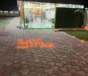 Kirakat Hotel | Shivanya Palace And Restaurant