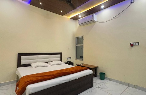 Faizabad Hotel | Shree Radhe palace