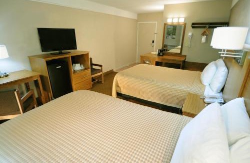 Gatlinburg Hotel | Sidney James Mountain Lodge