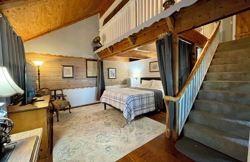 Ahwahnee Cabina | Sierra Suite - Spacious 2 queen suite with amazing views - Sierra Mountain Lodge