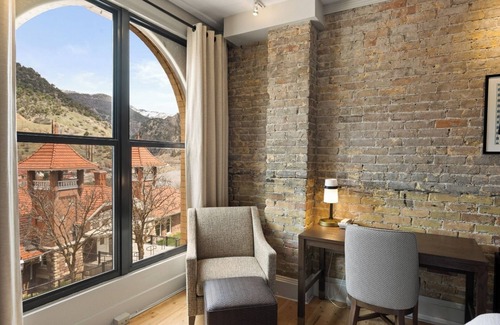 Glenwood Springs Casa | Signature View, Hotel Maxwell Anderson, Cozy Brewpub, Walk to Hot Springs Pool