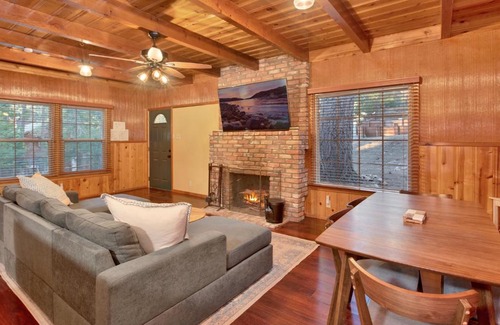 Moonridge Chalet De Esquí | Silvertip Pines Cozy Hillside Log Cabin Retreat