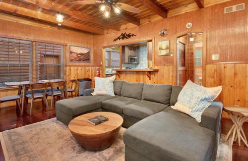 Moonridge Chalet De Esquí | Silvertip Pines Cozy Hillside Log Cabin Retreat