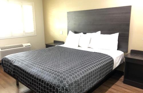 Arlington Hotel | Simply Home Inn & Suites - Riverside