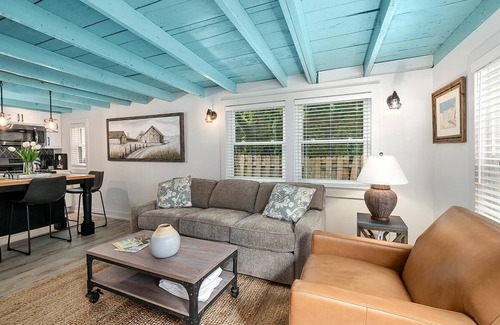 Saugatuck Cabaña | Singapore Stable