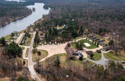 Neillsville Casa | Single space in comfortable resort in Neillsville, Wisconsin locate near Lake Arbutus