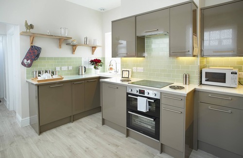 Llantwit Major Cabaña | Situado en Nash Point Lighthouse, Stella ofrece alojamiento para hasta cinco huéspedes.