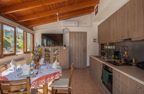 Mesa Lasithion Casa | Casa de Huéspedes "Skapani's House" con vistas a la montaña, terraza compartida y Wi-Fi