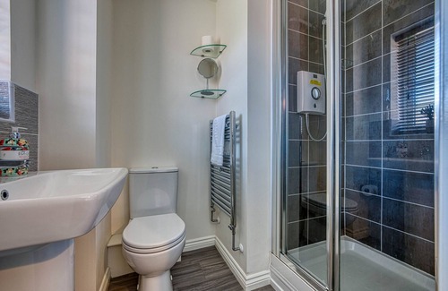 Rugby Casa | Home From Home-Casa-Moderno-Baño Privado