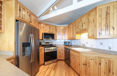 Treeloft Casa | SKI IN/OUT! SiloOnTyro 4BR/4BA Retreat Perfect for Families, Close to Resort