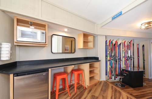 Treeloft Casa | SKI IN/OUT! SiloOnTyro 4BR/4BA Retreat Perfect for Families, Close to Resort