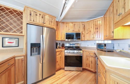 Treeloft Casa | SKI IN/OUT! SiloOnTyro 4BR/4BA Retreat Perfect for Families, Close to Resort