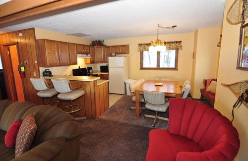 Upson Chalet De Esquí | Ski-in ski-out 3 Bdrm Chalet w sauna on slopes & lake - Sleeps 8