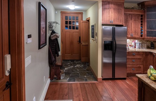 Big White Ski Resort Casa | Reserve ahora para las vacaciones de Navidad 2019/2020! Esquí de entrada / salida, 4 dormitorios, vistas increíbles.