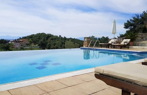 Skiathos Town Cabaña | Skiathos Garden Cottages, lujoso alojamiento con cocina y vistas y piscina.