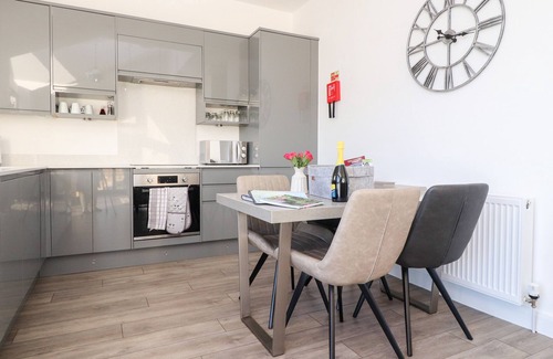 Bolton by Bowland Cabaña | SKIRDEN VIEW, pet friendly, with hot tub in Chatburn