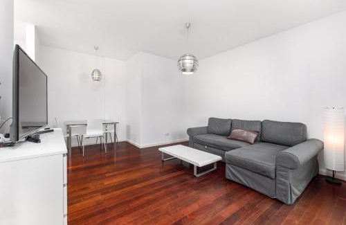 Ursus Apartamento | Skoroszewska 7 by Homeprime