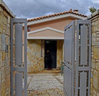 Skroponeria Casa | Skorponeria beachfront house