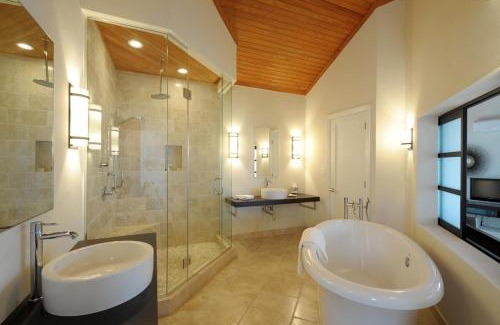 Governor's Harbour Casa | Sky Beach Club Bungalow 2 cabin