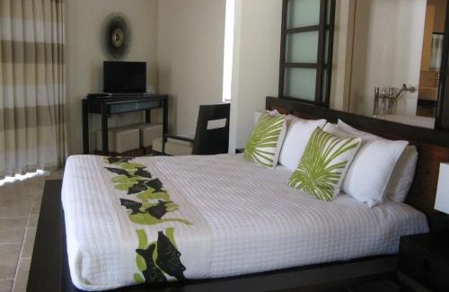 Governor's Harbour Casa | Sky Beach Club Bungalow cabin