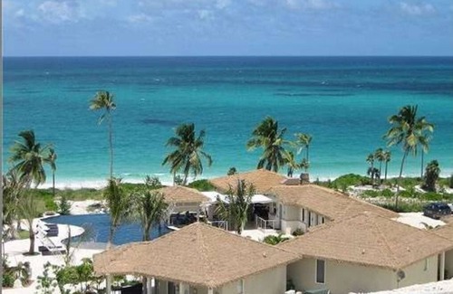 Governor's Harbour Cabina | Sky Beach Club Bungalow 1 Bedroom Cabin