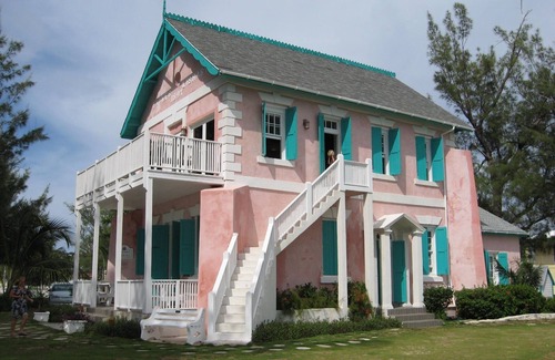 Governor's Harbour Cabina | Sky Beach Club Bungalow 1 Bedroom Cabin